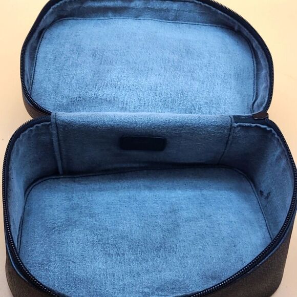 Authentic Gucci Cosmetic Case - Picture 9 of 10